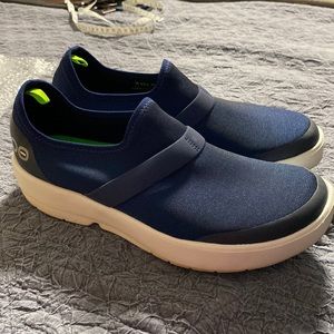 Women’s OOFOS oomg low shoe